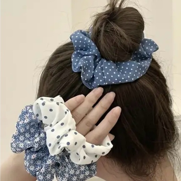 5 Fabric Woman’s Hair Scrunchies Blue & White Polka Dots Checks Flowers - Picture 5 of 8